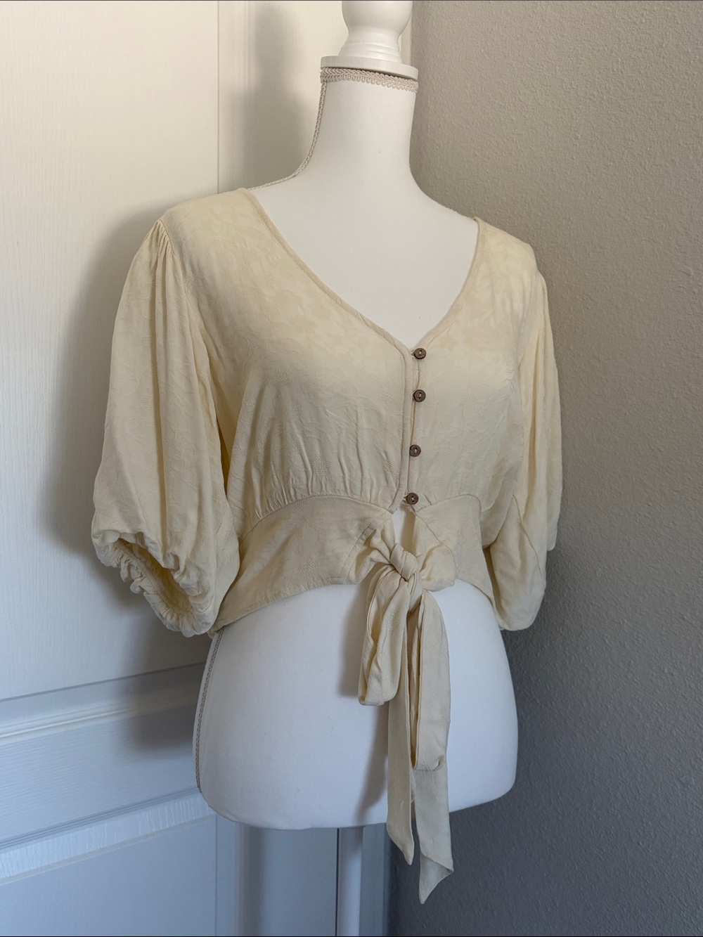 NWOT Cream Tie-Front Puff Sleeve Top